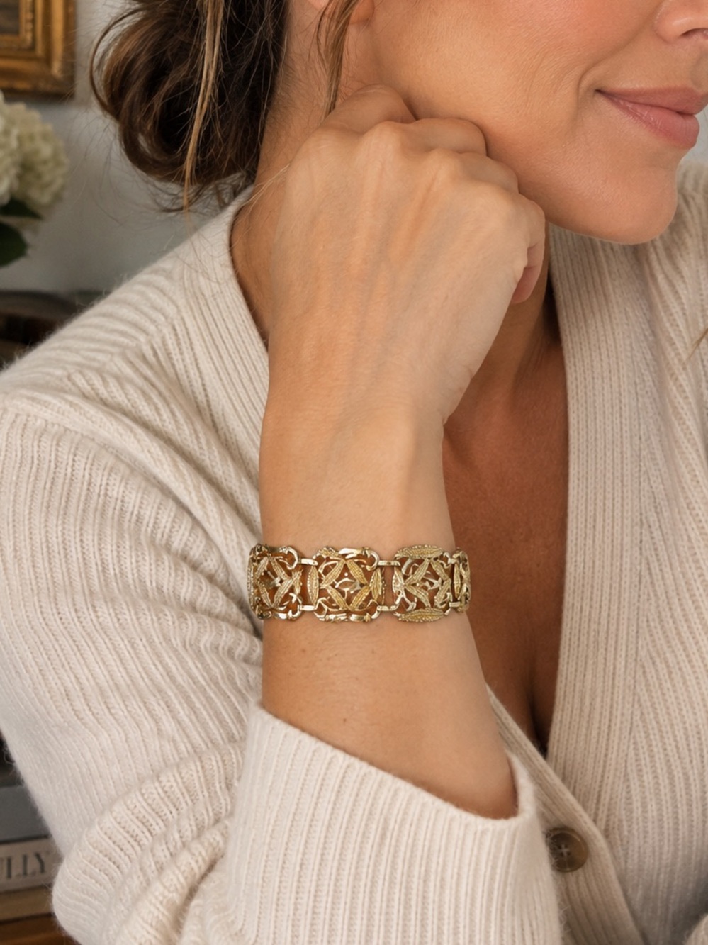 Vintage Gold Tone Textured Leaf Link Bracelet Articulated Fold Over Clasp READ